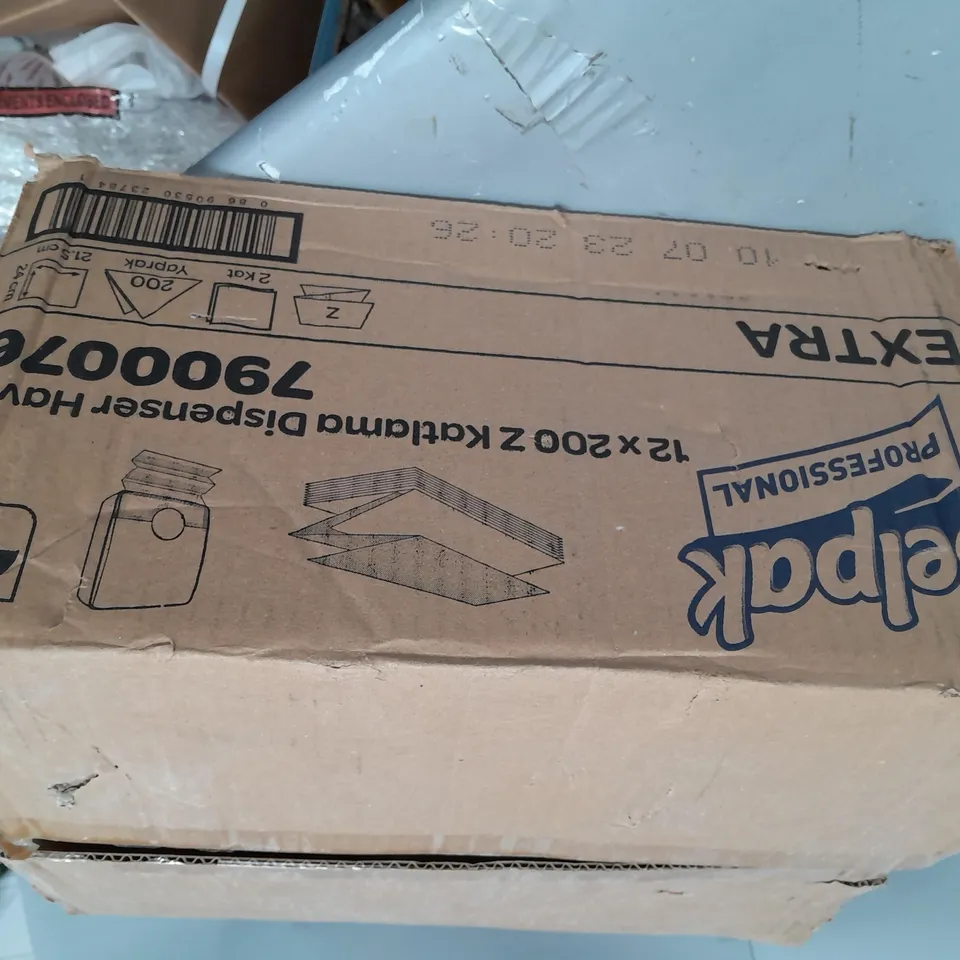 CASE OF 12 X 200 SELPAC PROFESSIONAL HAND TOWELS