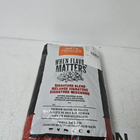 TRAEGER SIGNATURE BLEND PREMIUM HARDWOOD PELLETS β 9KG BAG