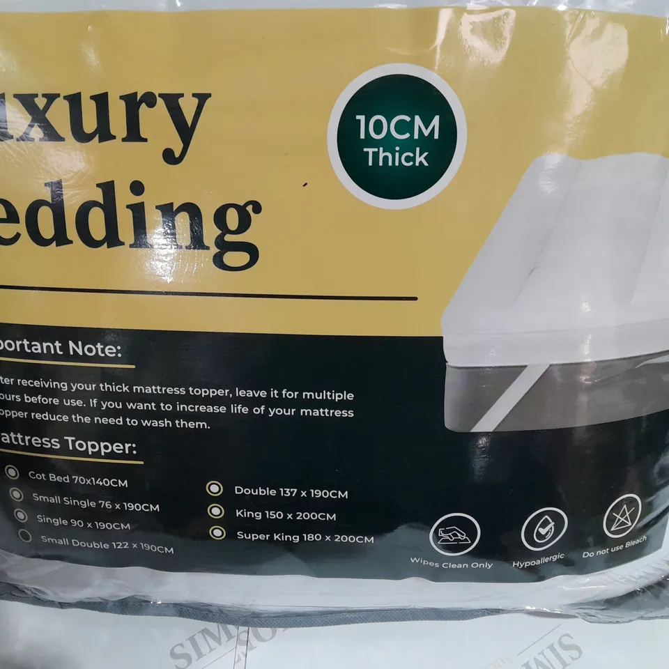 luxury bedding topper / 150x200cm