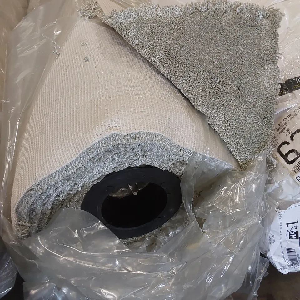 ROLL OF QUALITY CLASSIC CHARM GREEN SONG CARPET // SIZE: APPROX 5 X 6.4m