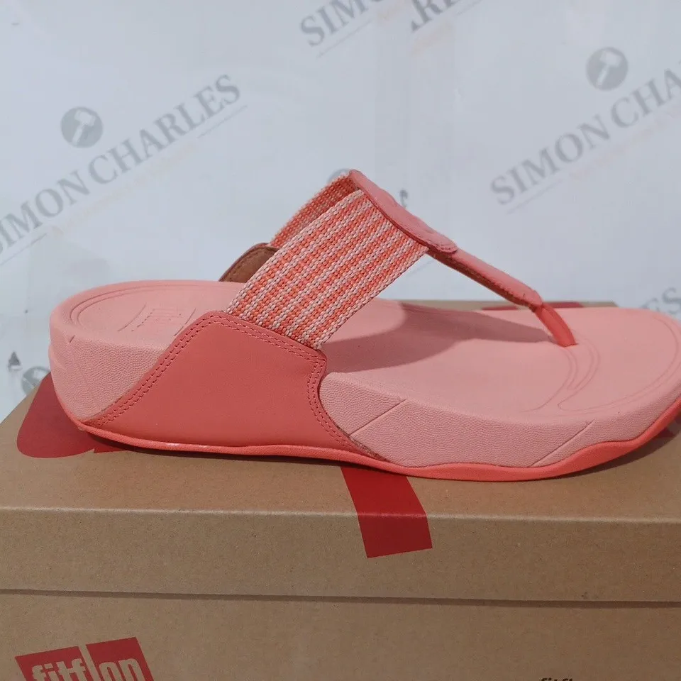 BOXED PAIR OF FITFLOP WALKSTAR TOE POST SANDALS IN SUNSHINE CORAL - UK 6