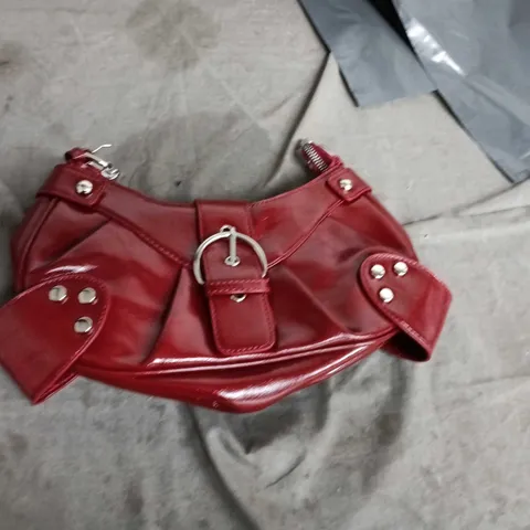 RED PATENT LEATHER HANDBAG WITH CENTRAL RING BUCKLE – WOMEN'S ACCESSORY 
