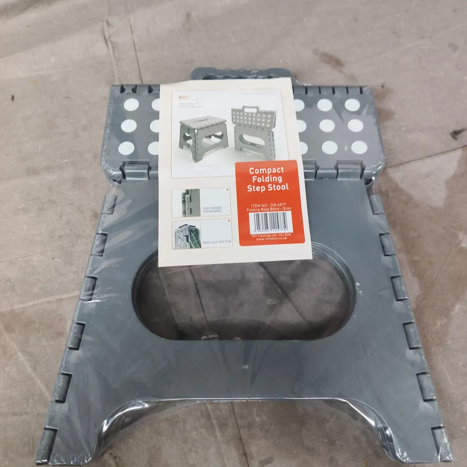 COMPACT FOLDING STEP STOOL – GREY
