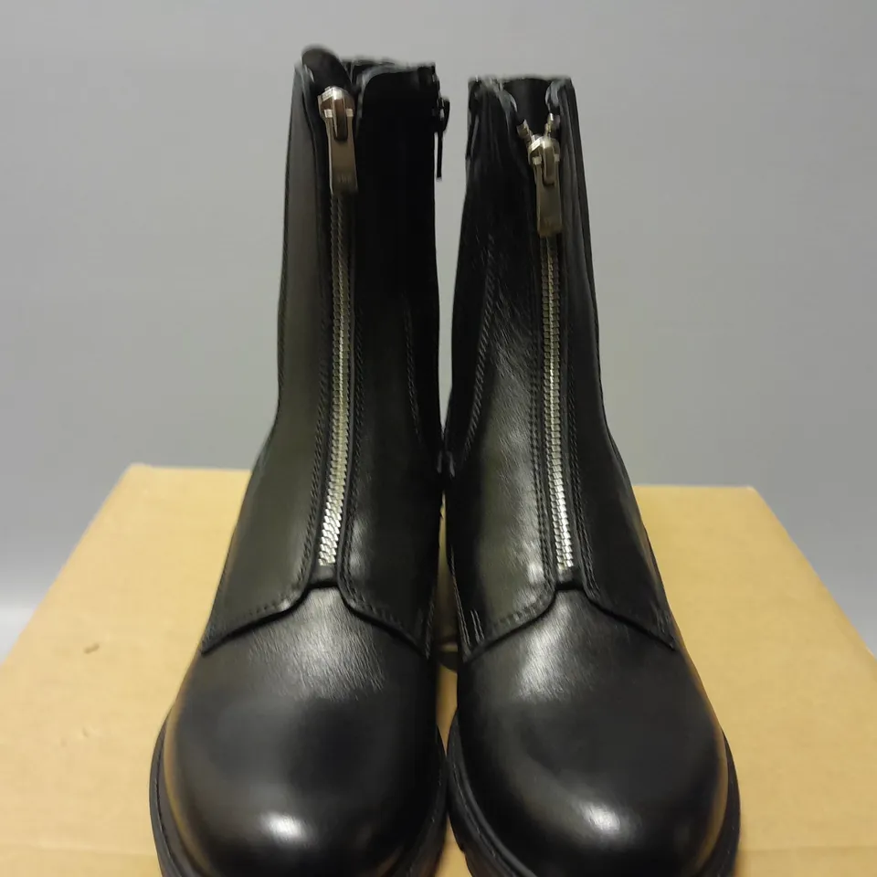 ADESSO ELODIE ZIP BOOTS IN BLACK - SIZE 39