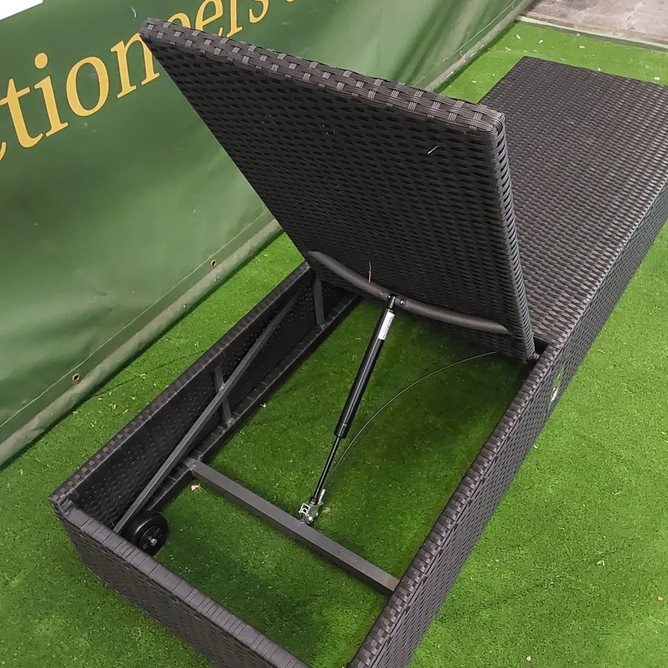 DESIGNER MANUAL ADJUSTABLE SUNLOUNGER IN BLACK RATTAN 