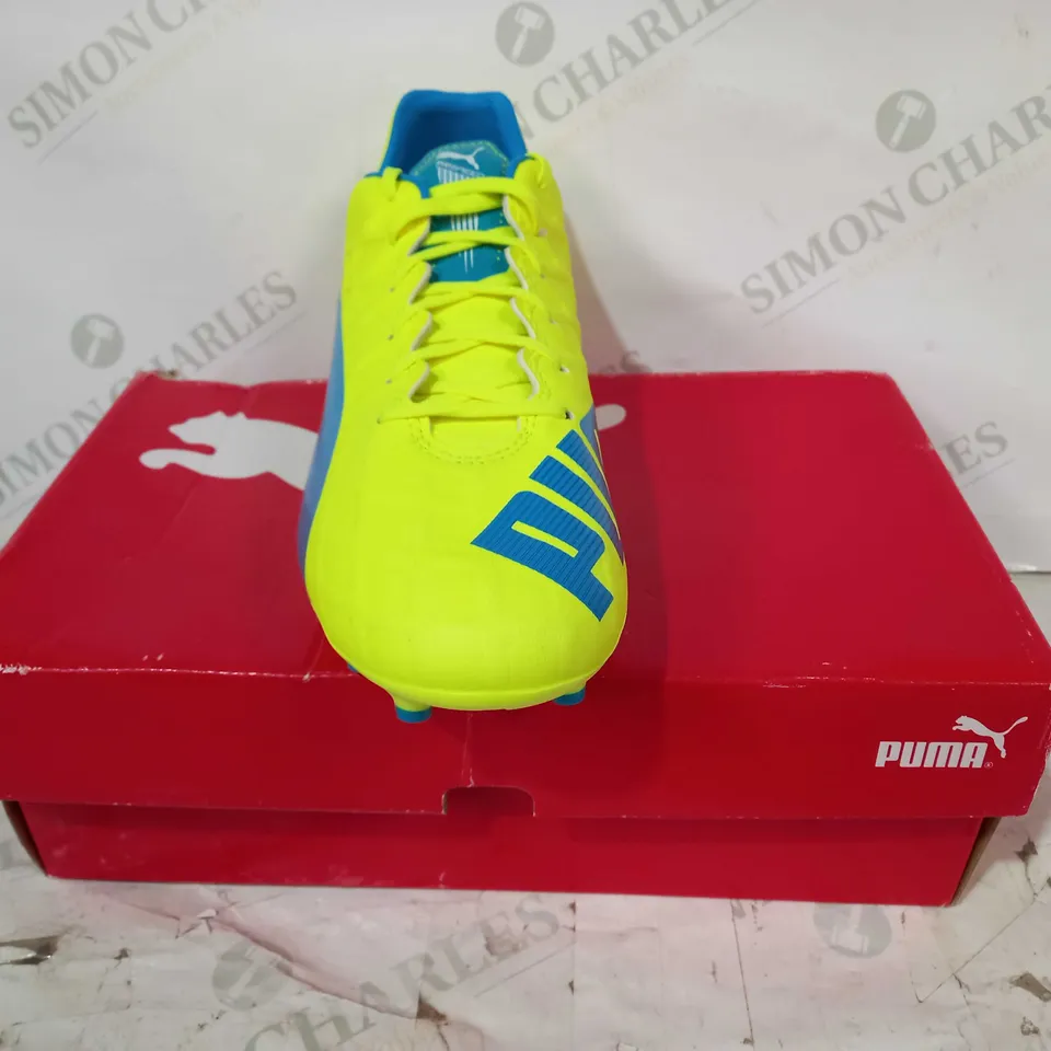 BOXED PAIR OF PUMA EVOSPEED 4.4 FOOTBALL BOOTS IN YELLOW/BLUE UK SIZE 8.5