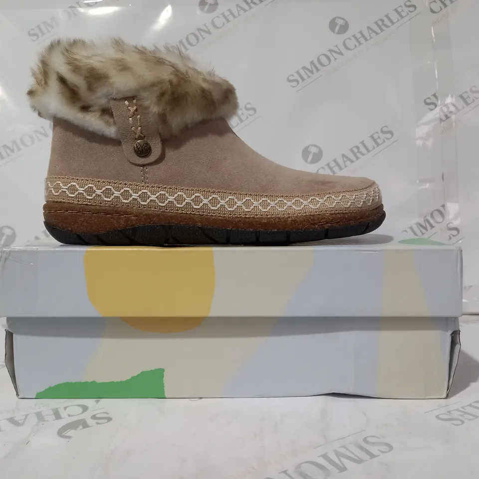 BOXED PAIR OF EARTH ORIGINS EMMALYN BEIGE BOOTIES - SIZE 5