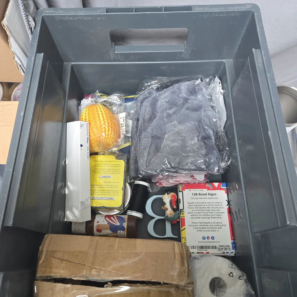 APPROXIMATELY 15 ASSORTED OFFICE & HOUSEHOLD ITEMS 