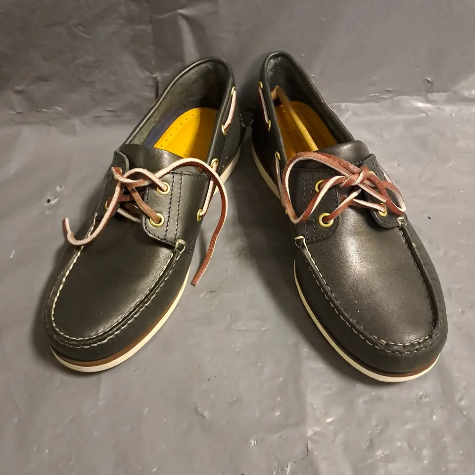 PAIR OF TIMBALAND LOAFERS IN BLACK MULTI SIZE UK 8