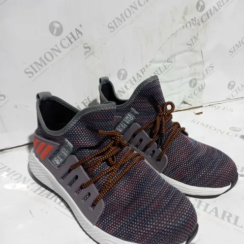 PAIR OF DESIGNER MULTICOLOURED HEAVY DUTY SHOES - SIZE 42