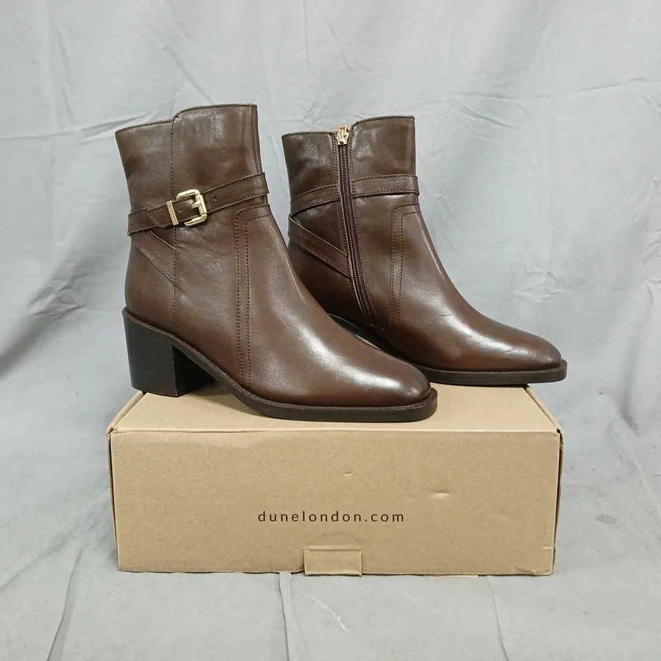 BOXED PAIR OF DUNE LONDON ANKLE BOOTS IN BROWN SIZE 7