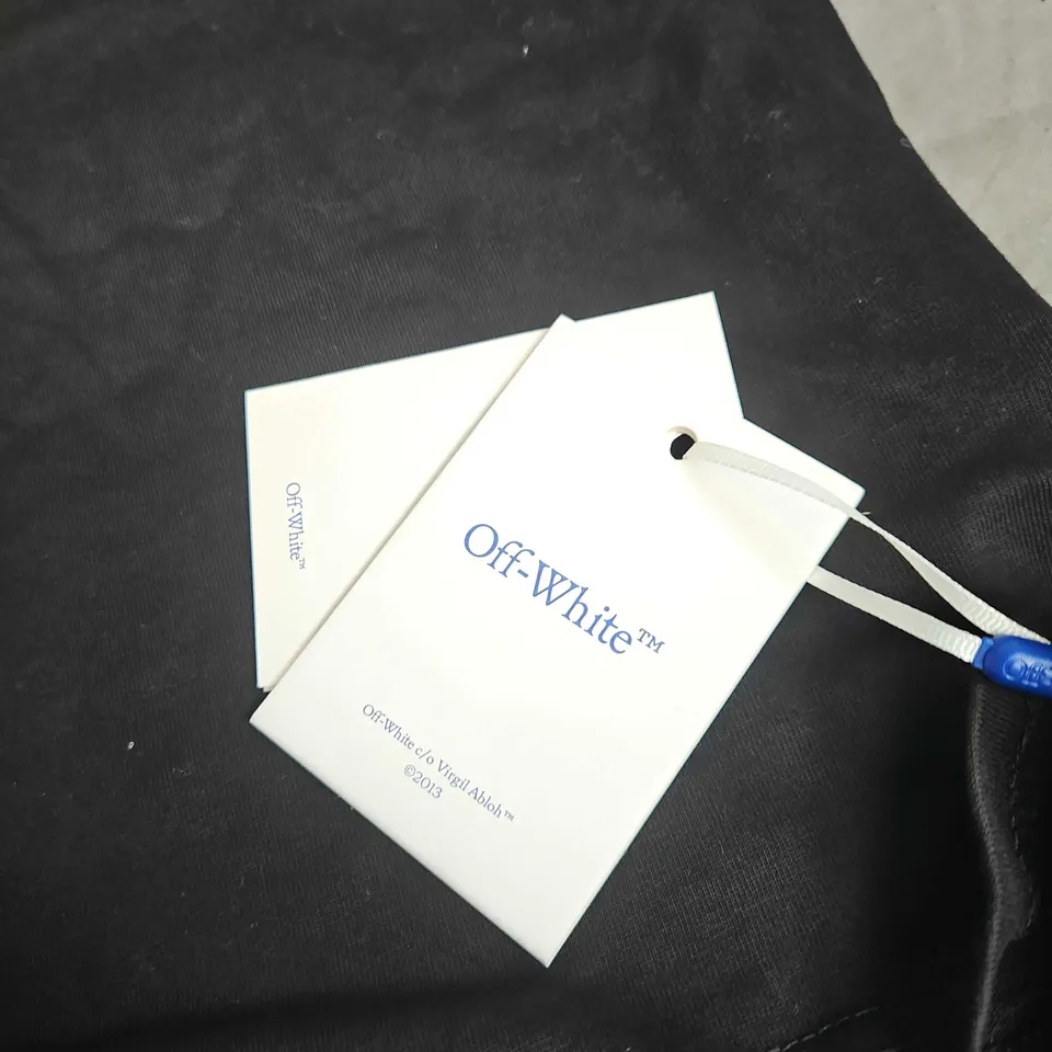 OFF-WHITE GRAPHIC TEE - SIZE SMALL