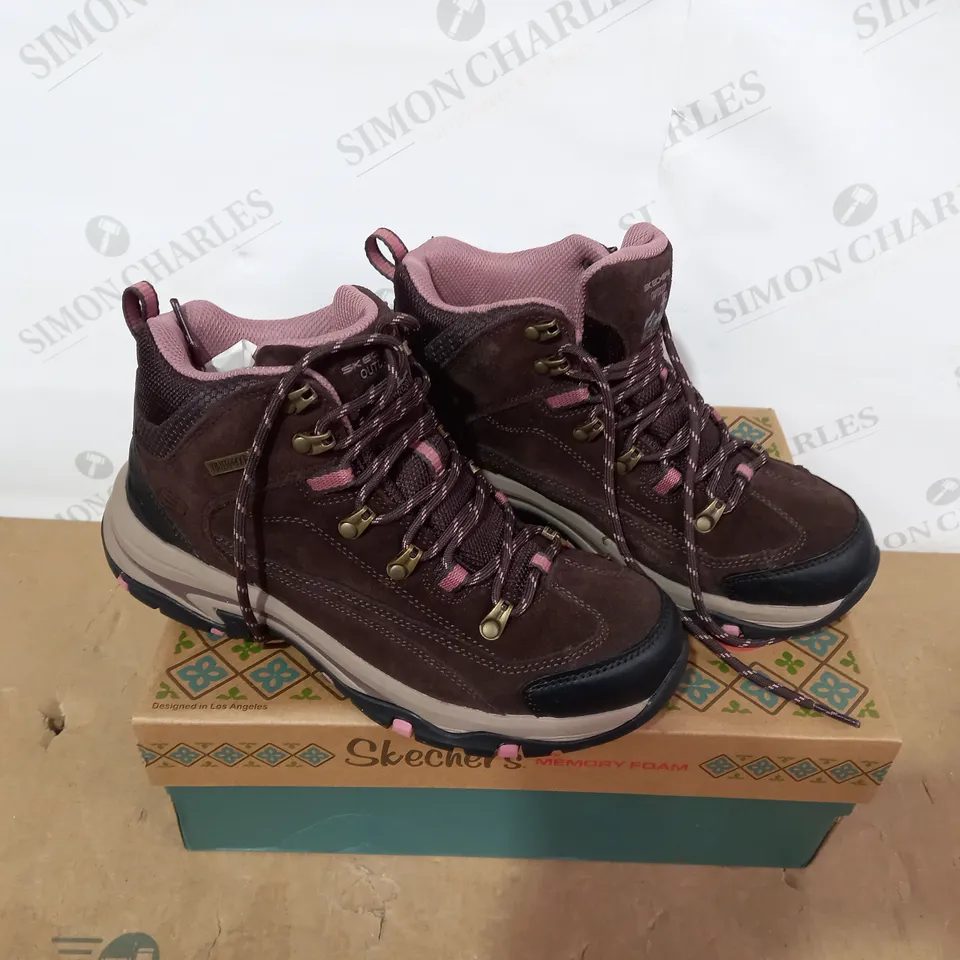 BOXED PAIR OF SKECHERS - SIZE 6