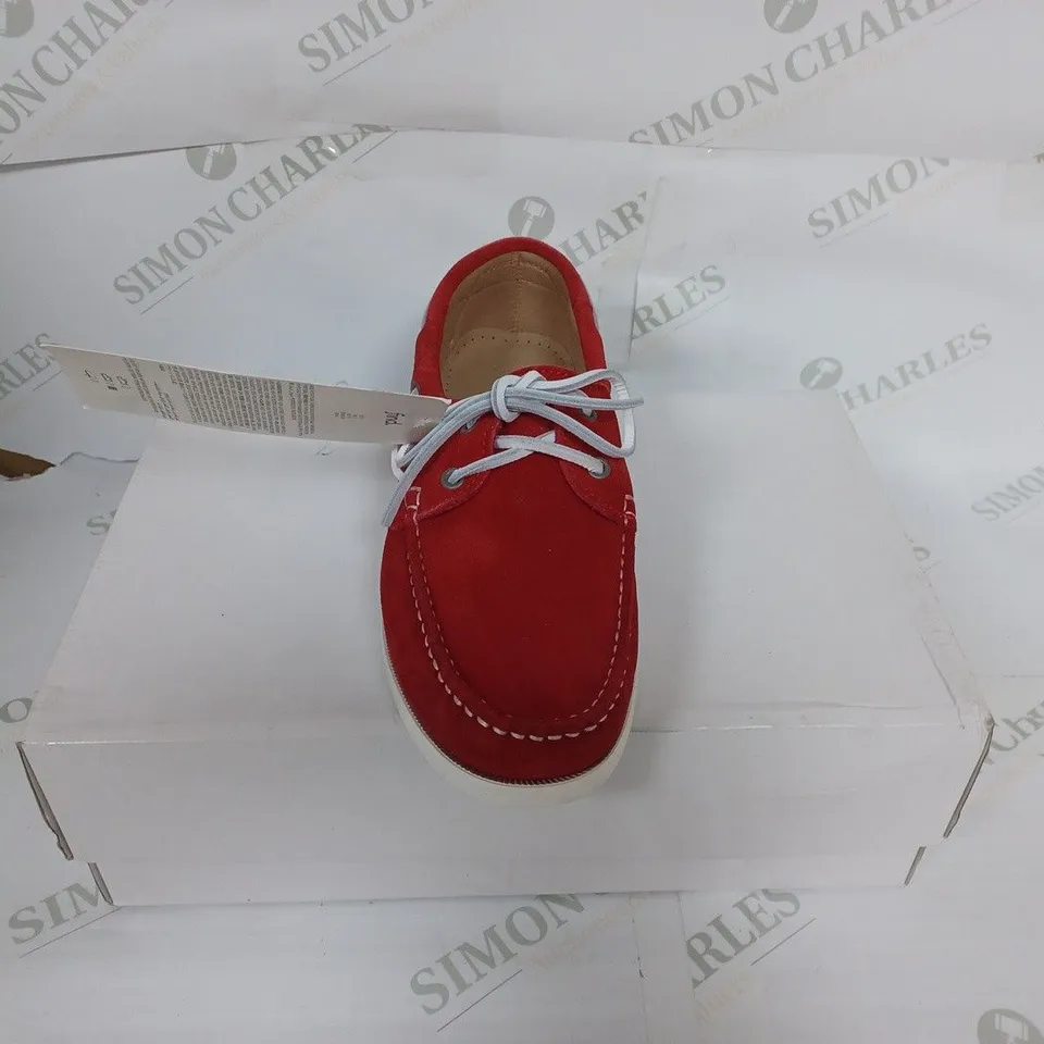 BOXED MENS BOAT SHOES IN RED SIZE 41