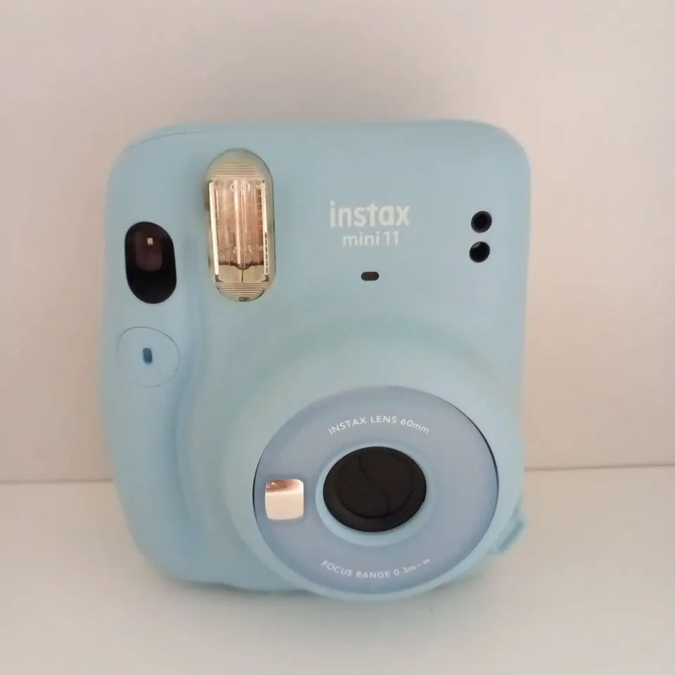 BOXED FUJIFILM INSTAX MINI 11 SKY BLUE INSTANT CAMERA