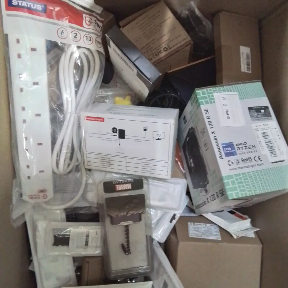 BOX CONTAINING LARGE AMOUNT OF BOXED ELECTRICAL ITEMS TO INCLUDE: WIRELESS GAMING CONTROLLER'S, LIGHT BULBS, PC COOLING SYSTEM AND LOTS MORE