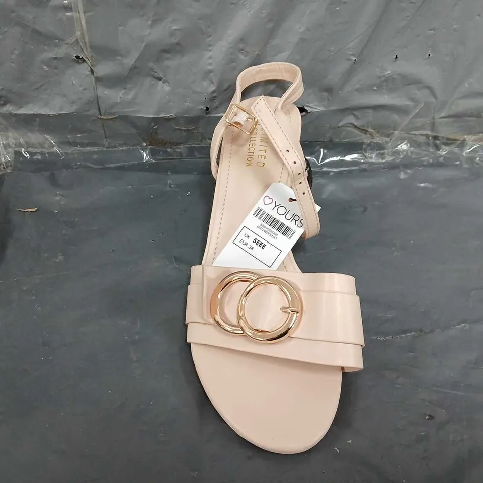 LIMITED COLLECTION WIDE FIT BUCKLE DETAIL SANDAL IN NATURAL - SIZE 5EEE