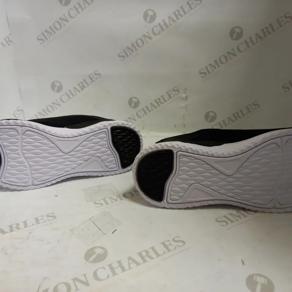 PINK SODA SPORT BLACK/WHITE TRAINER UK SIZE 5