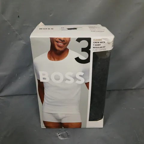BOXED BOSS 3 PACK CLASSIC CREW T-SHIRTS IN ASSORTED DARK COLOURS - MEDIUM
