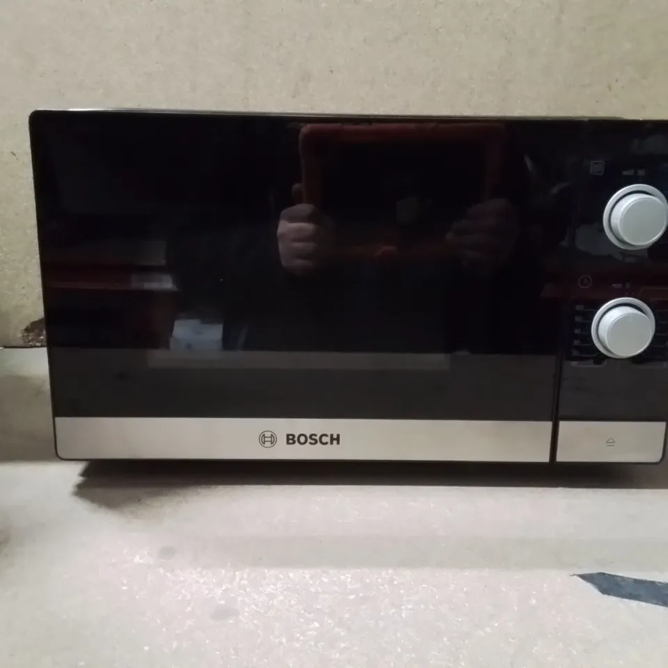 BOXED BOSCH MICROWAVE OVEN