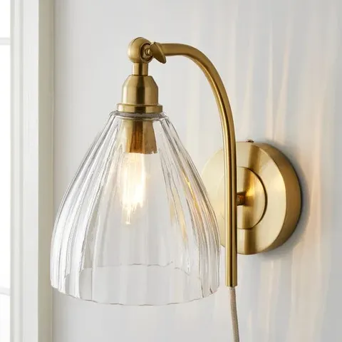 BOXED CHURCHGATE ALLEXTON FLUTED GLASS WALL LAMP - SATIN BRASS