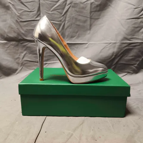BOXED PAIR OF CASTAMERE POINTED TOE STILETTO HEEL SHOES IN SILVER SIZE EU 37