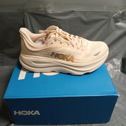 BOXED PAIR OF HOKA BONDI 9 TRAINERS - 7