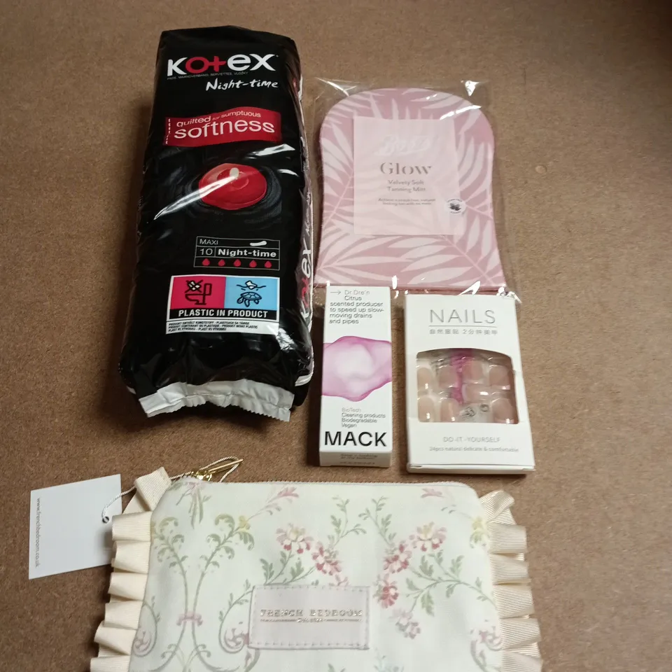 APPROXIMATEY 12 ASSORTED HEALTH AND BEAUTY PRODUCTS TO INCLUDE - KOTEX NIGHT TIME PADS - FRENCH BEDROOM COSMETICS BAG AND GLOW TANNING MITT