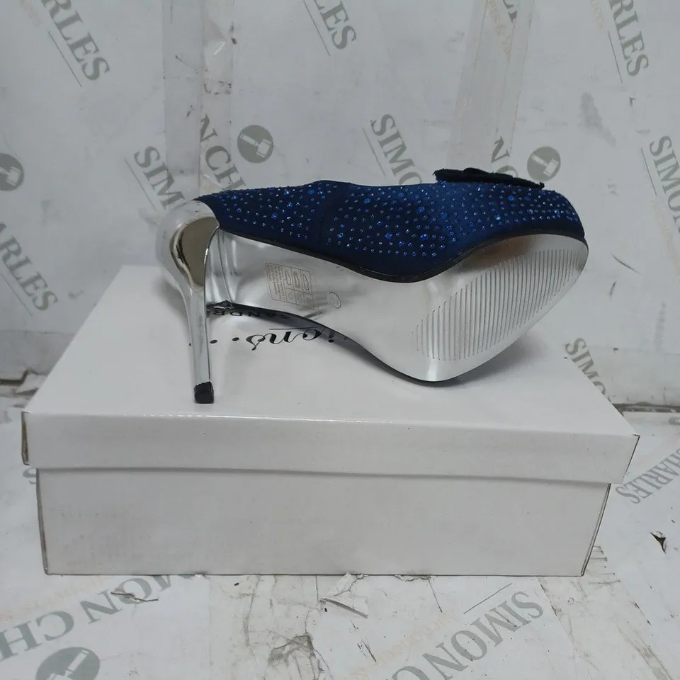 LOT OF 10 PAIRS OF OCCASIONS BY CASANDRA SHOES