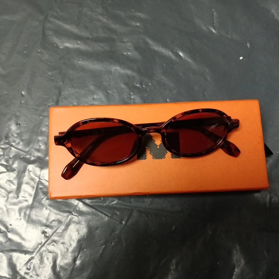 MELLER SUNGLASSES – TORTOIS(ES)HELL OVAL FRAME (BOXED)