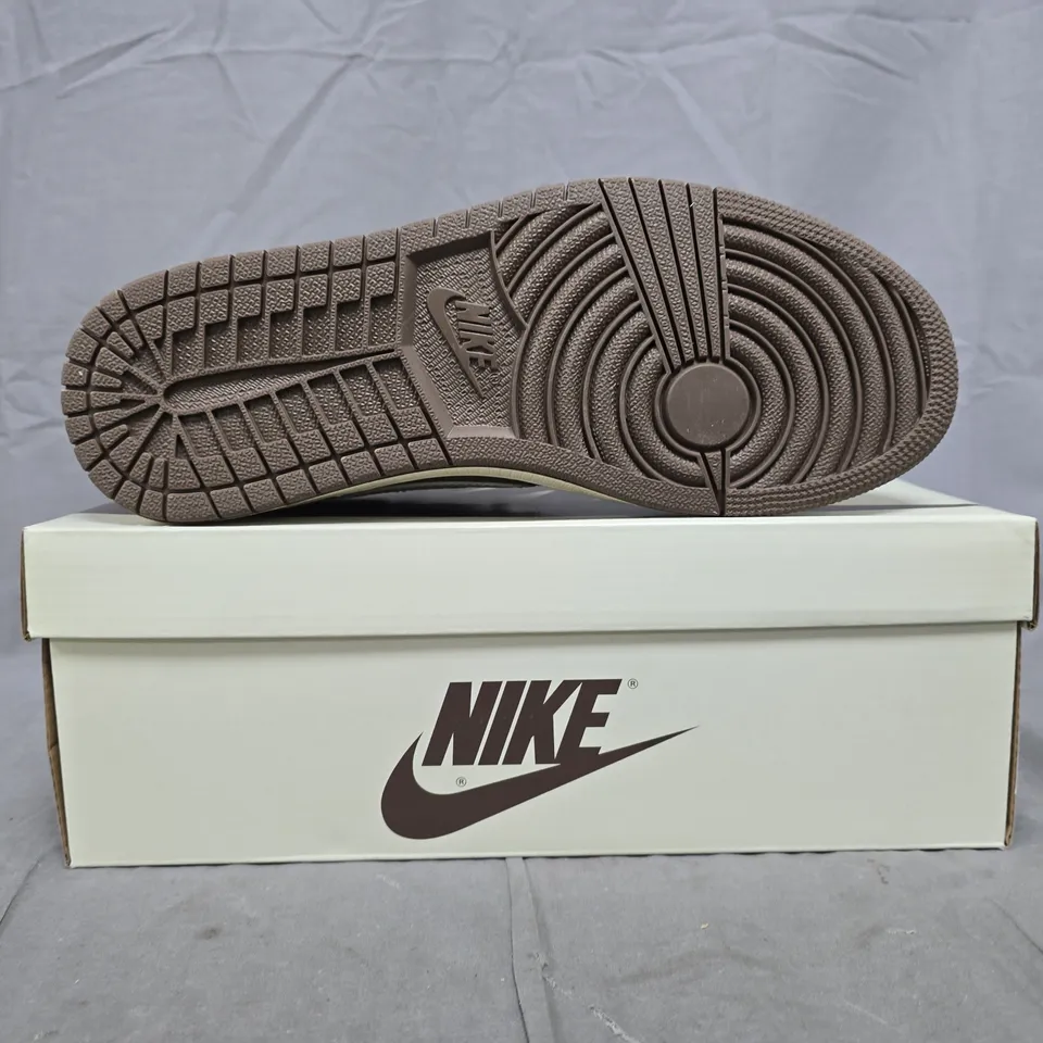 BOXED PAIR OF NIKE AIR JORDAN 1 CACTUS JACK TRAINERS IN CREAM/BROWN SIZE UK 8.5