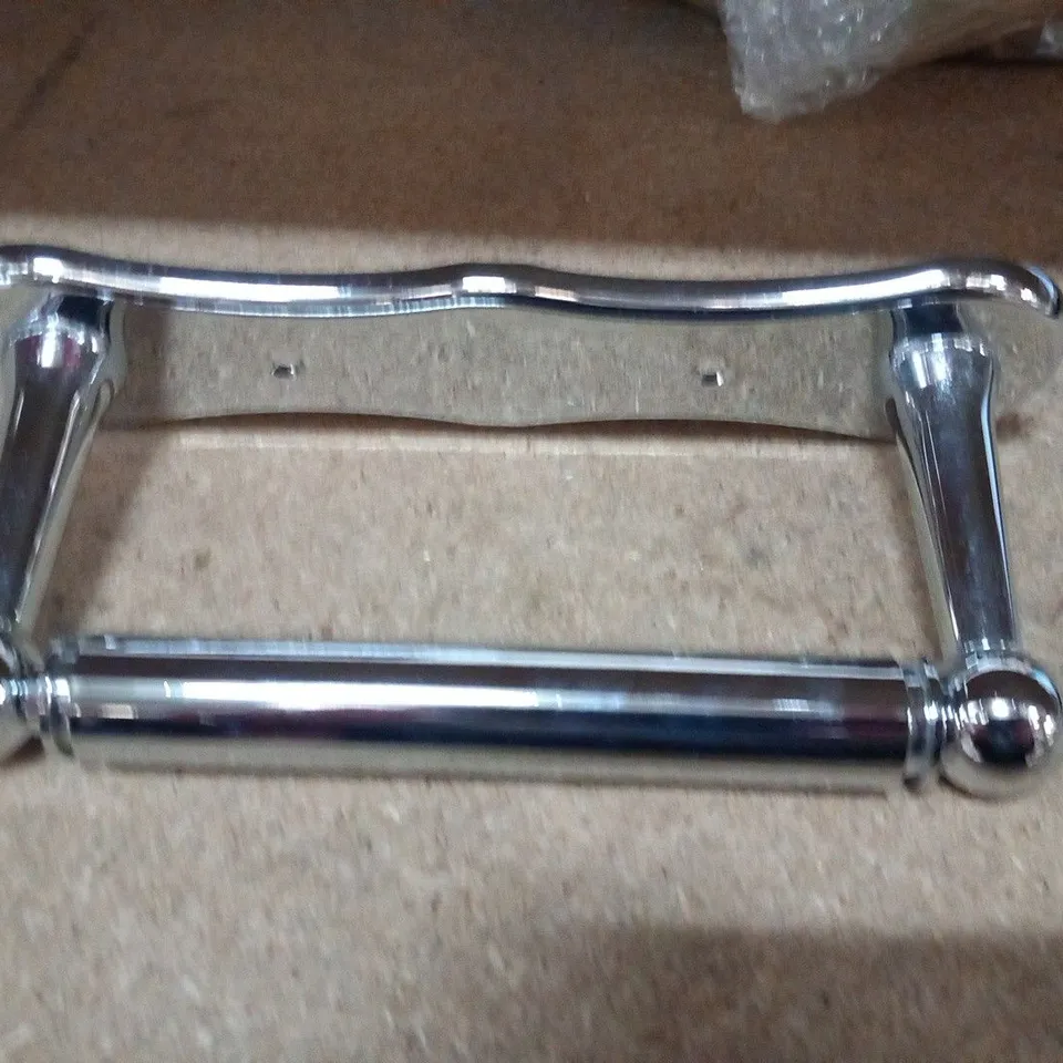 WALL MOUNTED TRADITIONAL TOILET ROLL HOLDER - CHROME FINISH