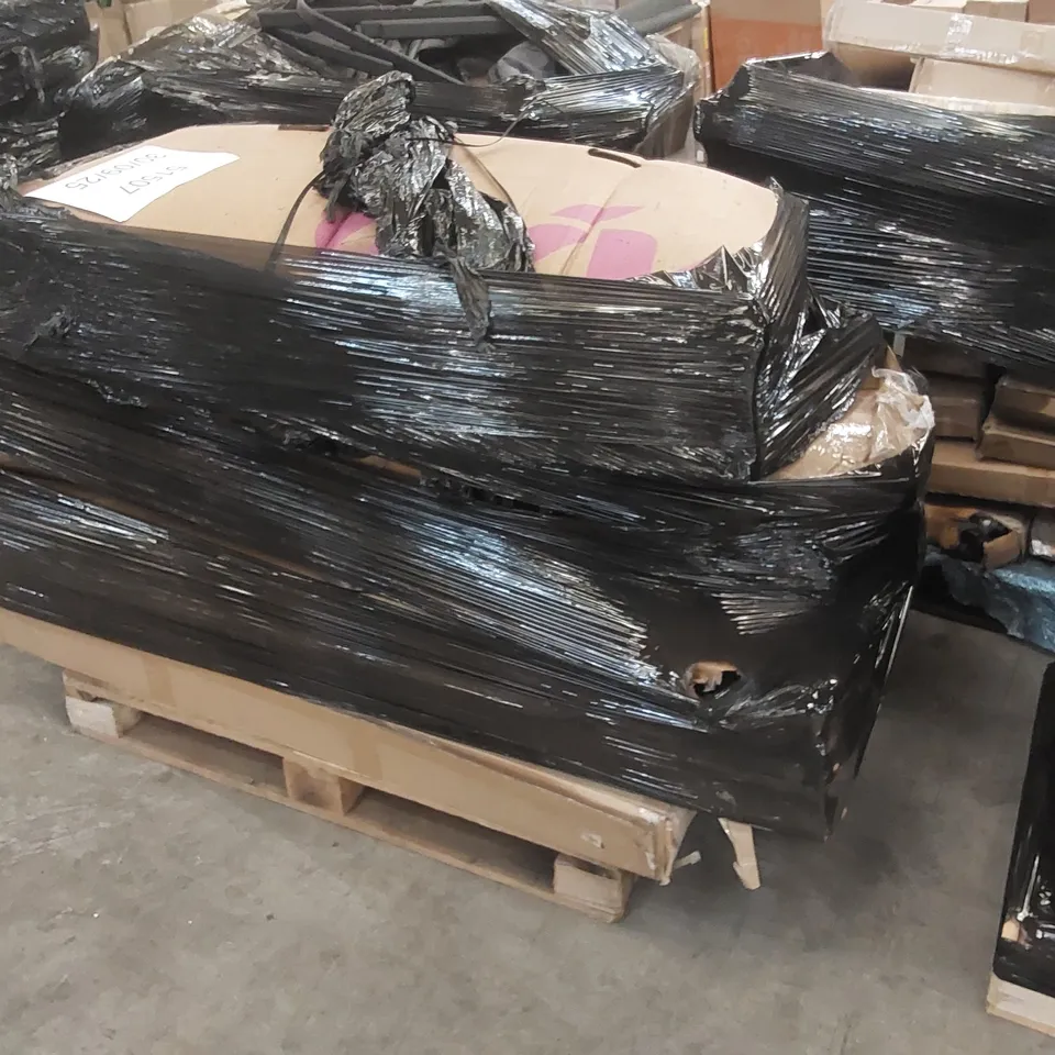 PALLET CONTAINING A LARGE ASSORTMENT OF GARDEN FURNITURE PARTS