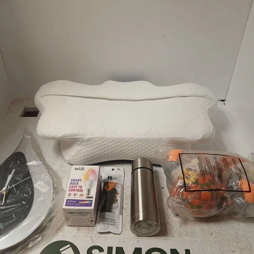 BOX OF APPROXIMATELY 20 ASSORTED ITEMS INCLUDING A CLOCK, A WIZ SMART BULB AND A MASTERCLASS STAINLESS STEEL FLASK