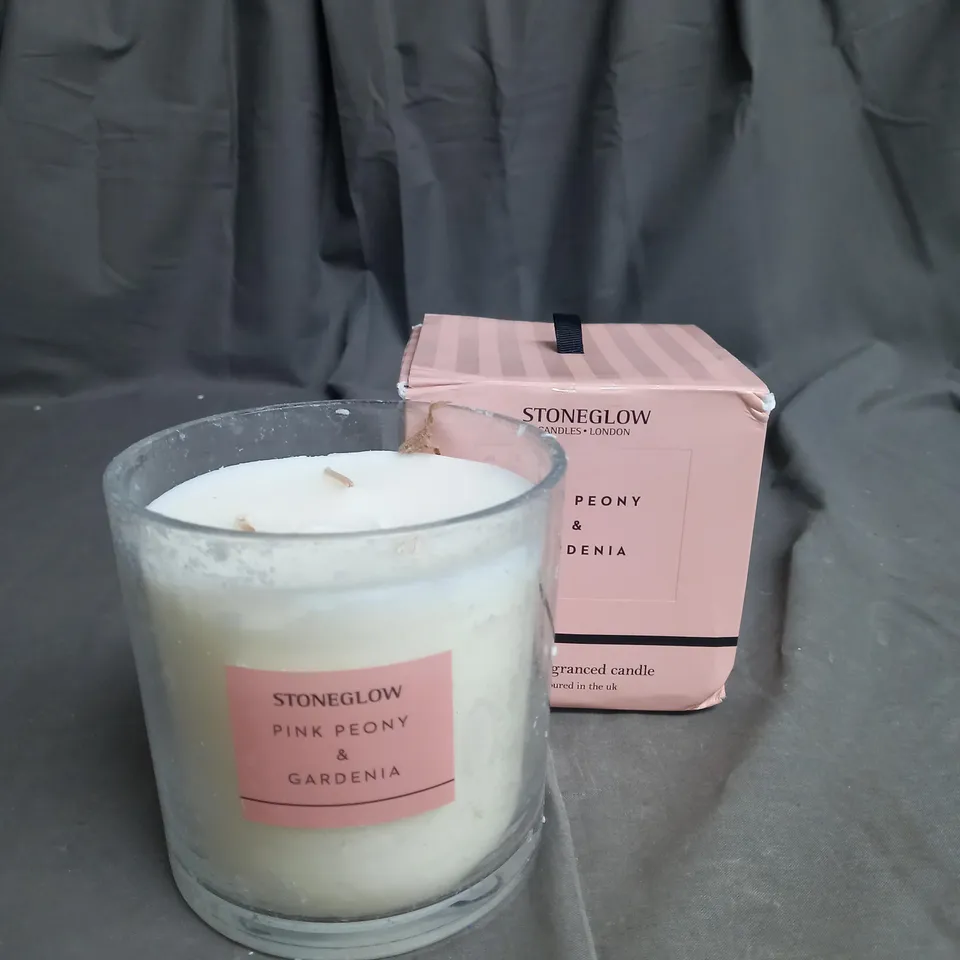 BOXED STONE GLOW MODERN CLASSICS 3-WICK CANDLE – PINK PEONY AND GARDENIA