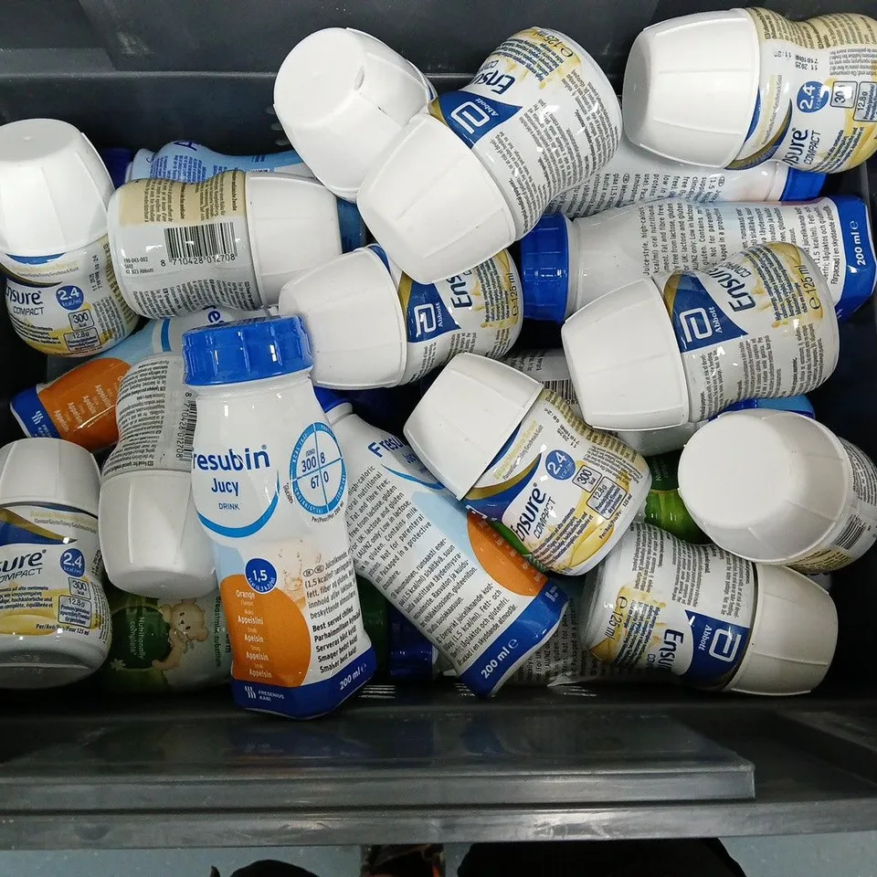 APPROXIMATELY 20 ASSORTED HEALTH DRINK ITEMS TO INCLUDE ABBOT ENSURE COMPACT, FIRST INFANT MILK, FRESUBIN JUCY DRINK, ETC - COLLECTION ONLY