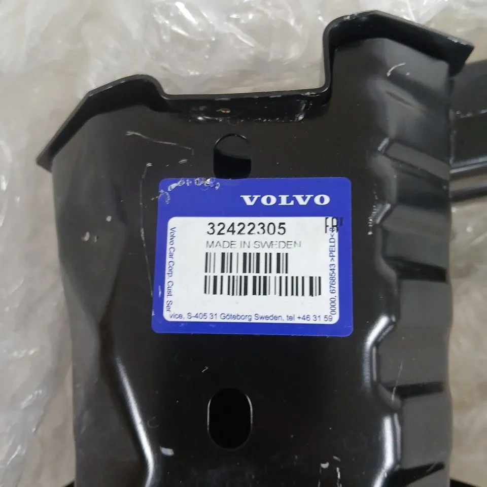 VOLVO OEM PART 32422305 – BLACK BUMPER RAIL
