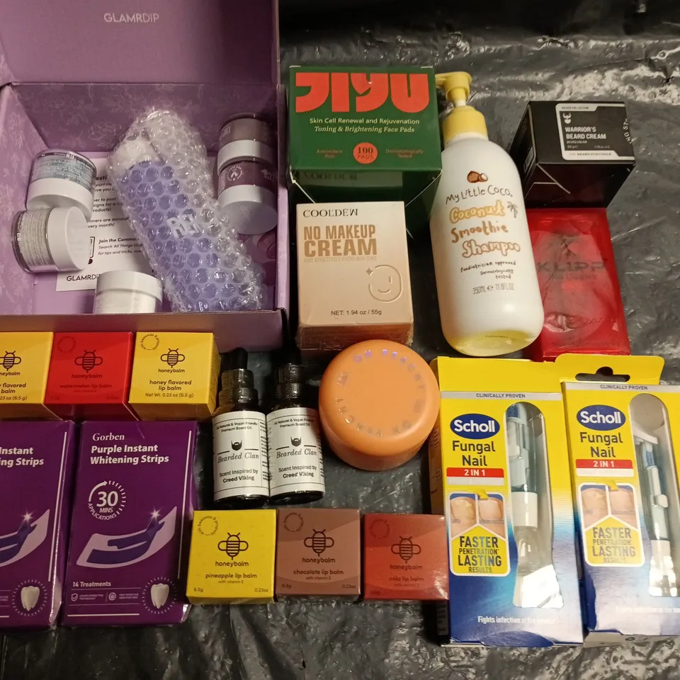 LOT OF APPROXIMATELY 30 ASSORTED HEALTH AND BEAUTY ITEMS TO INCLUDE SCHOLL, LITTLE COCO AND HONEYBALM
