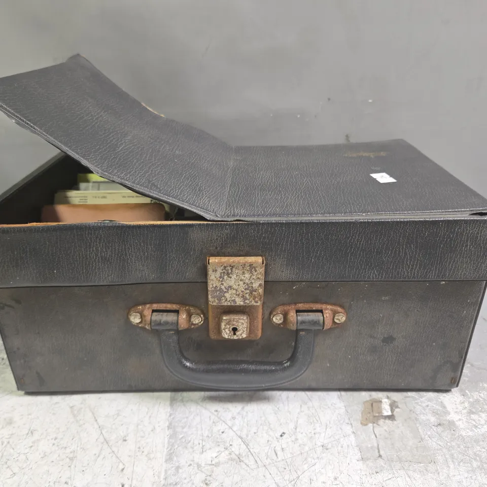 APPROXIMATELY 20 ASSORTED STEREO CARTRIDGES TO INCLUDE EAGLES, HELEN REDDY, ART GARFUNKEL, ETC
