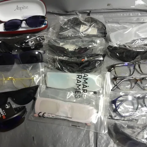 LOT OF APPROXIMATELY 36 ASSORTED PAIRS OF GLASSES TO INCLUDE WOLF, JOHN JACOBS AND ASPIRE