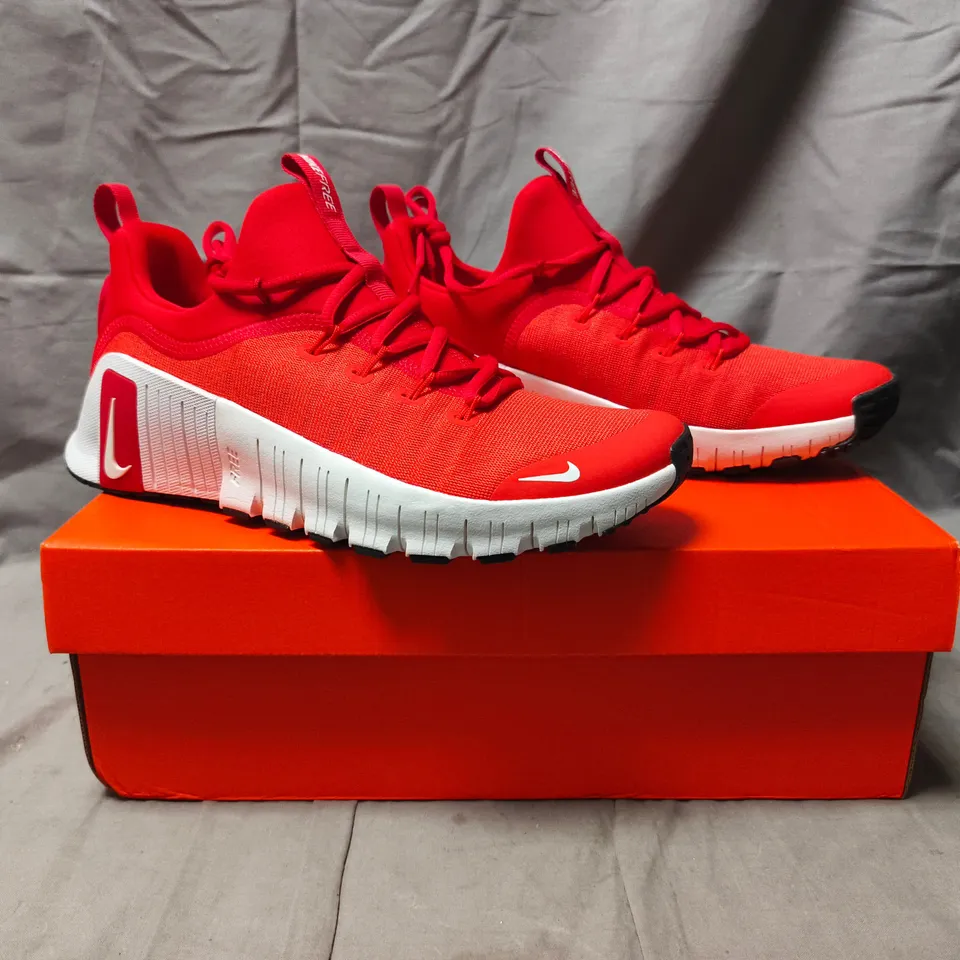 BOXED PAIR OF NIKE FREE METCON 6 SHOES IN RED/WHITE SIZE UK 6.5