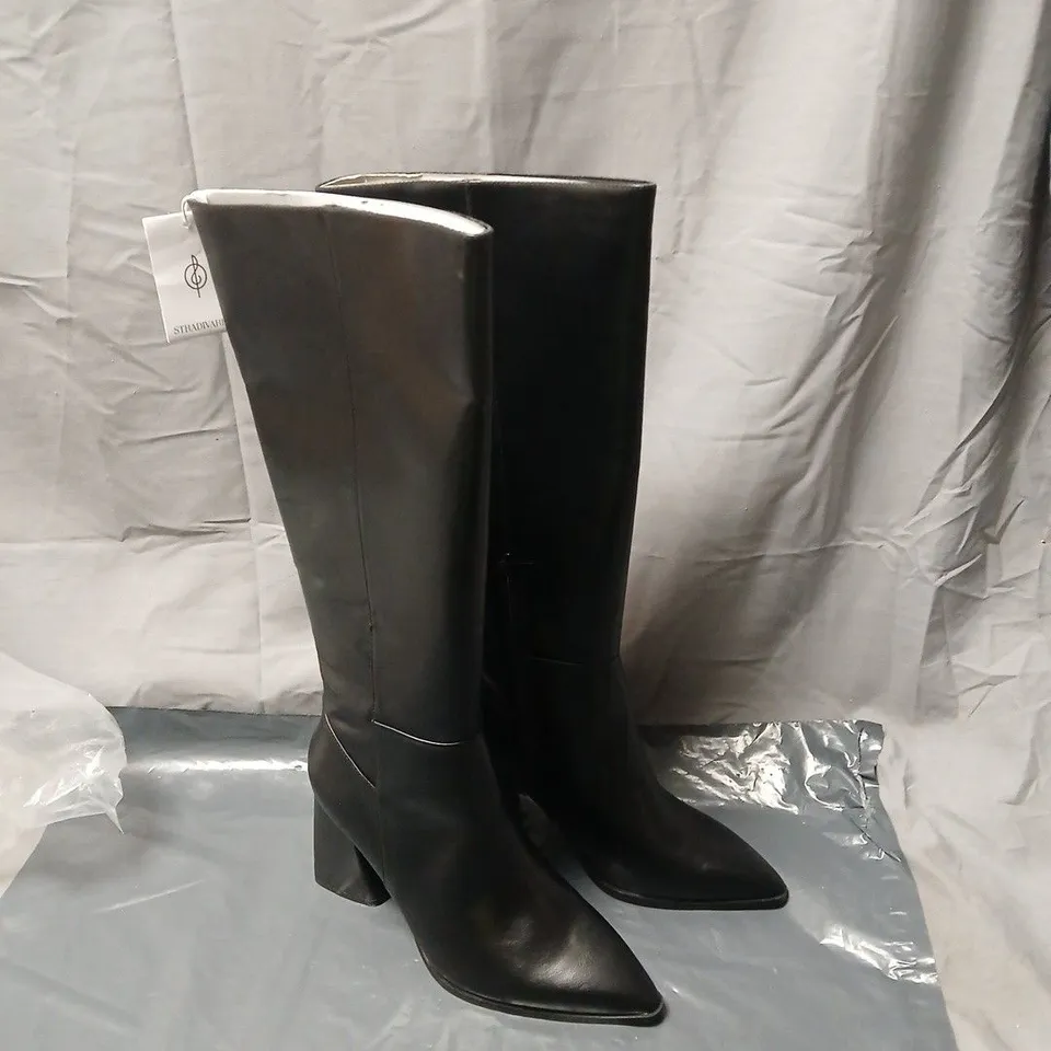 STRADIVARIUS BLACK KNEE-HIGH BOOTS WITH BLOCK HEEL UK SIZE 8. UNBOXED