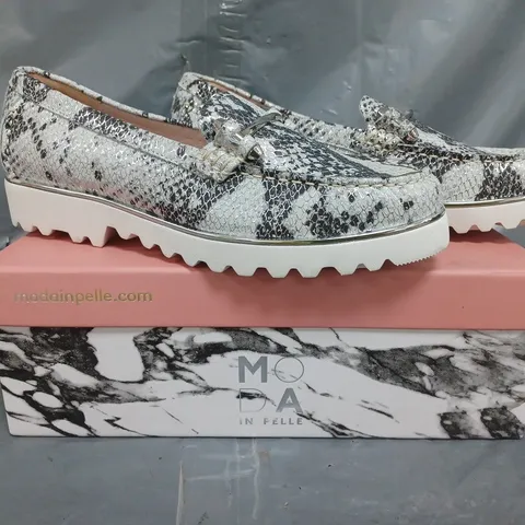 BOXED PAIR OF MODA IN PELLE ENLEENA LOAFERS IN PALE BLUE/BLACK SNAKE SIZE 5