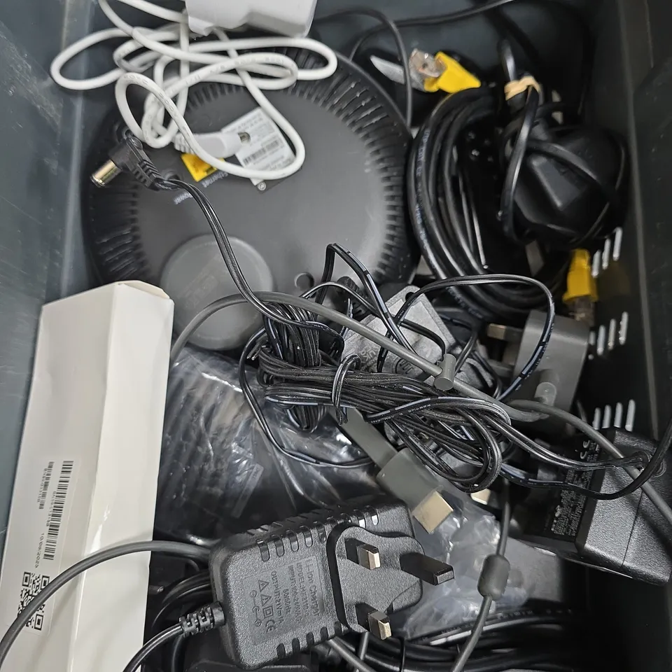 APPROXIMATELY 10 ASSORTED ELECTRICAL PRODUCTS TO INCLUDE ROUTERS, POWER SUPPLIES, CARD PAYMENT TERMINAL ETC 
