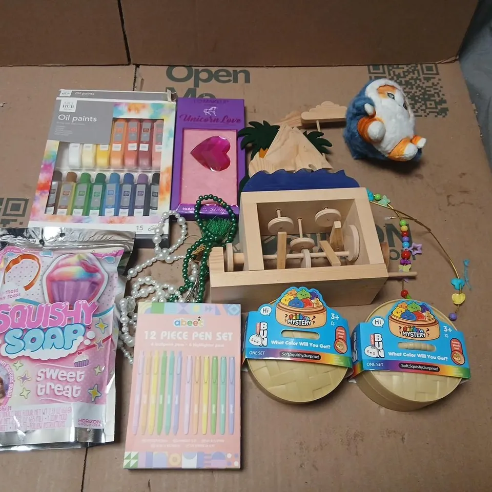 LARGE QUANTITY OF ASSORTED TOYS AND ACCESSORIES TO INCLUDE; ART HUB OIL PAINTS, SQUISHY SOAP, RAINBOW MYSTERY AND TAINTED ISAAC