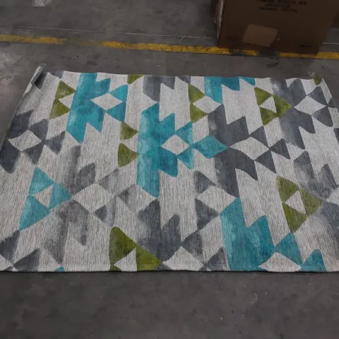 SMART HALI RUG // SIZE: 135 X 200cm