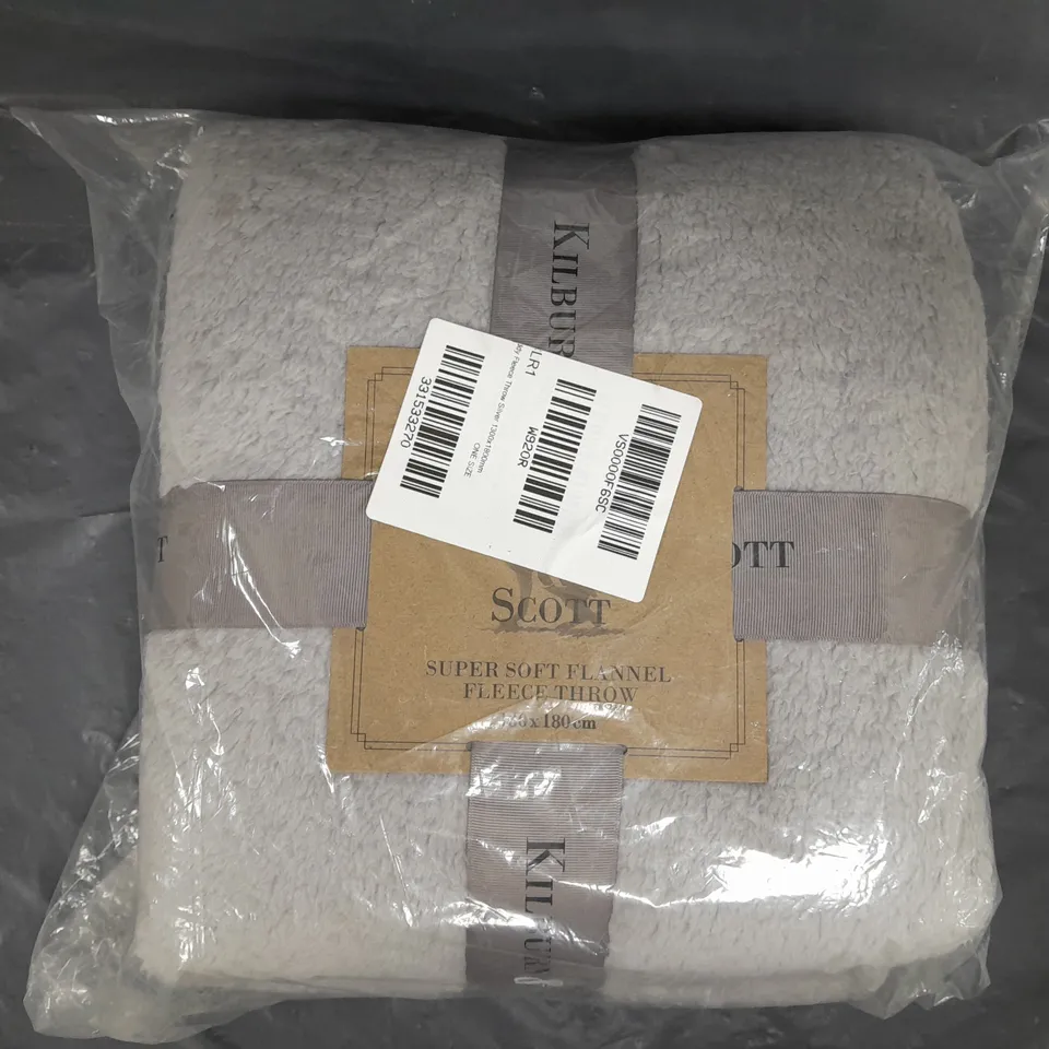 KILBURN TEDDY FLEECE THROW IN SILVER (130X180CM)