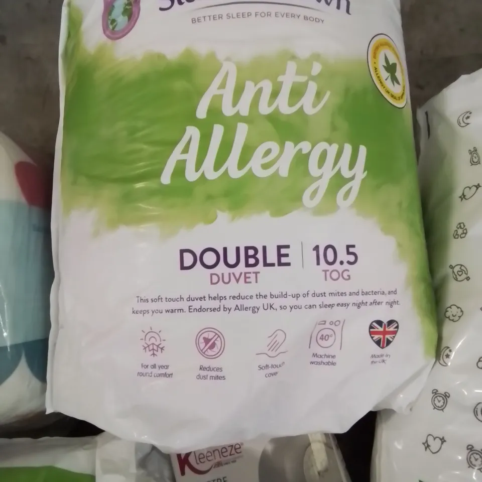 SELECTION OF APPROXIMATELY 10X QUALITY DESIGNER BRAND HOUSEHOLD ITEMS THROWS AND BEDDING (SIZES AND PATTERNS VARY)