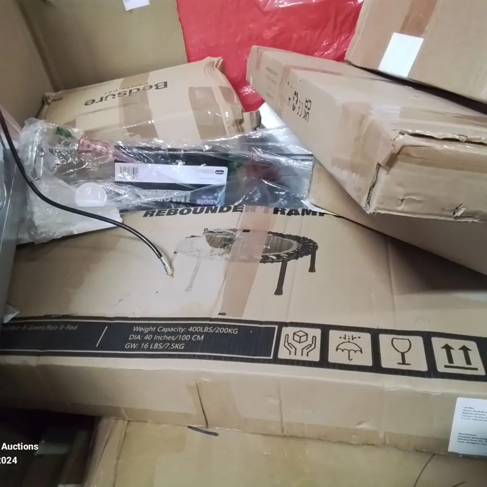 PALLET CONTAINING VARIOUS ASSORTED ITEMS TO INCLUDE: COOKER HOOD, TRAMPOLINE AND LOTS MORE UNMARKED BOXED ITEMS 