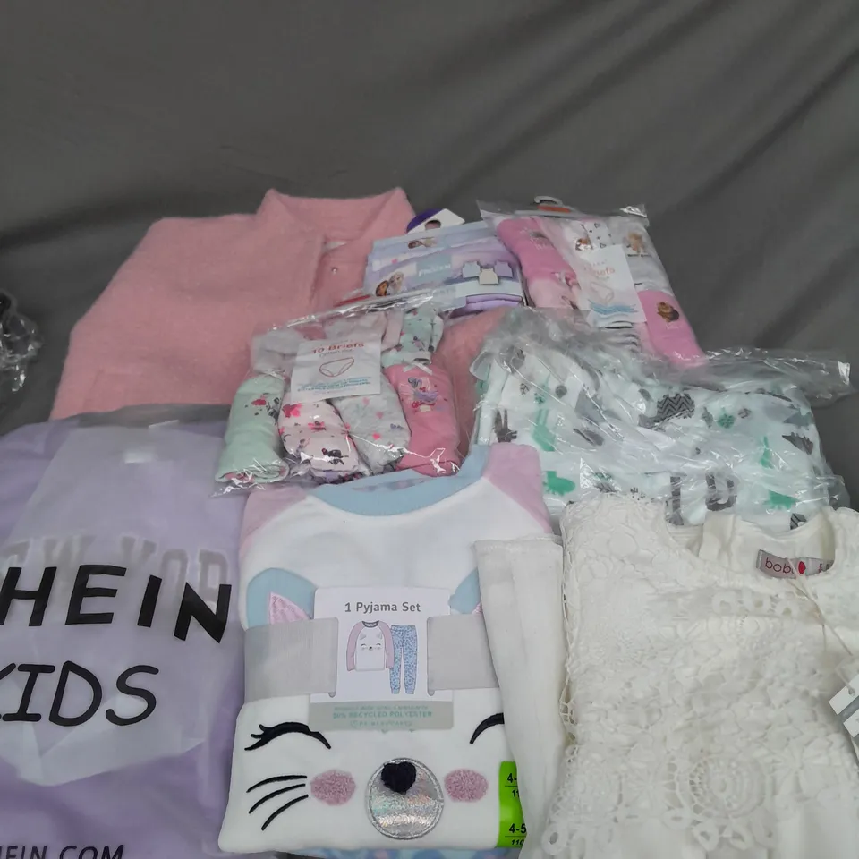 BOX OF APPROXIMATELY 35 ASSORTED KIDS CLOTHING ITEMS TO INCUDE - PYJAMAS, UNDERWEAR, JACKET, ETC